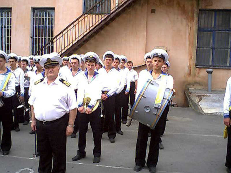 Духовой оркестр Херсонского морского колледжа во главе с капельмейстером