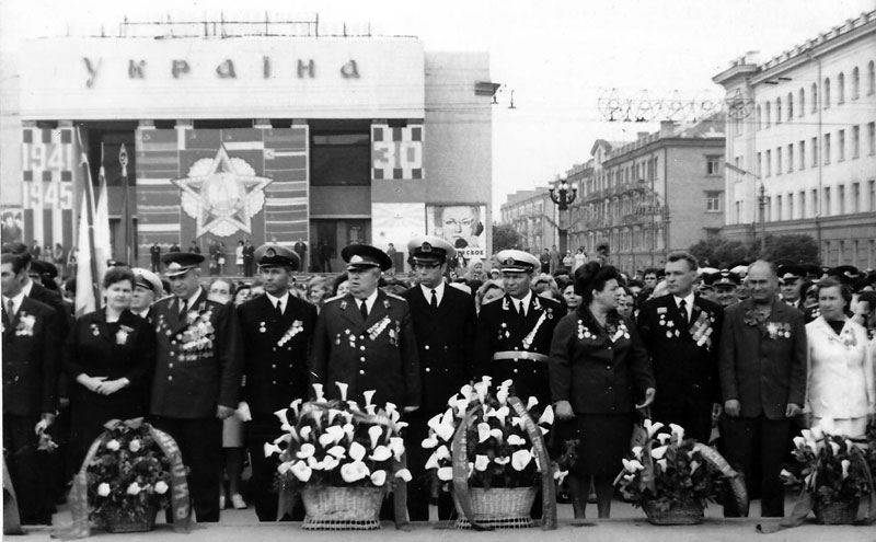 9 мая 1975 г. День Победы, площадь Свободы в Херсоне | Выпускники Херсонской мореходки - ХМУ ММФ и ХМК