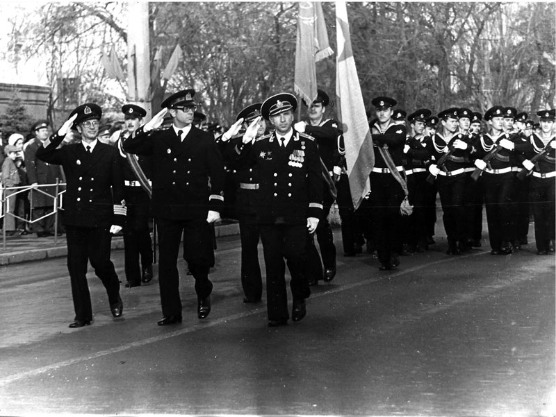 Парад 7 ноября 1981 г. | Выпускники Херсонской мореходки - ХМУ ММФ и ХМК