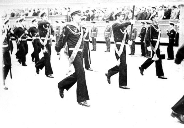 Парад 1979 г. Знмённая группа | Выпускники Херсонской мореходки - ХМУ ММФ и ХМК