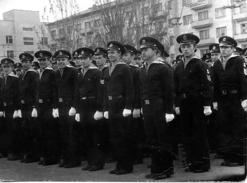7 ноября 1973 г. Перед парадом | Выпускники Херсонской мореходки - ХМУ ММФ и ХМК