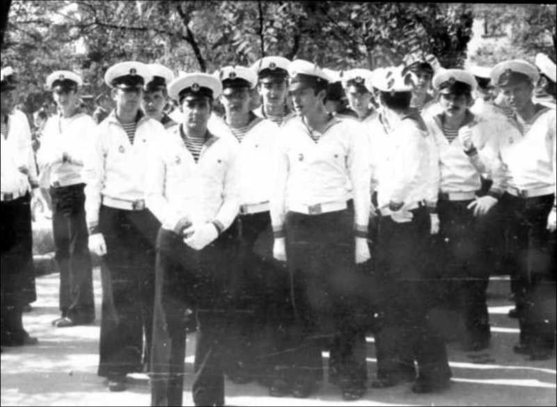 Парад, 1 Мая 1977 г. | Выпускники Херсонской мореходки - ХМУ ММФ и ХМК